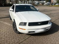 Gebraucht Ford Mustang 210 PS (154 kW) 2006 Weiß Coupé