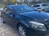 Gebraucht Mercedes A180 109 PS (80 kW) 2015 Schwarz Limousine