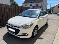 Gebraucht Hyundai i20 75 PS (55 kW) 2017 Weiß Kleinwagen