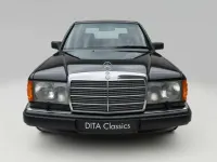 Gebraucht Mercedes E200 122 PS (89 kW) 1992 Schwarz Limousine
