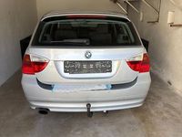 Gebraucht BMW 318 143 PS (105 kW) 2007 Silber Kombi