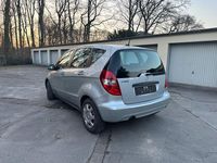 Gebraucht Mercedes A180 Elegance 116 PS (85 kW) 2011 Silber Van / Kleinbus