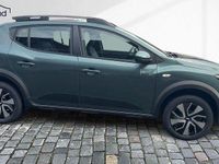 Neu Dacia Sandero Expression 91 PS (66 kW) 2025 Grün SUV