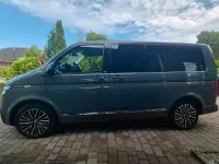Gebraucht VW Multivan 204 PS (150 kW) 2022 Grau Van / Kleinbus