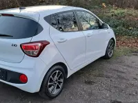 Gebraucht Hyundai i10 67 PS (49 kW) 2017 Weiß Kleinwagen