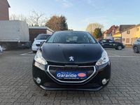 Gebraucht Peugeot 208 Active 82 PS (60 kW) 2012 Schwarz Kleinwagen