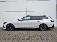 Gebraucht BMW 540 M Sport 303 PS (222 kW) 2025 Mineralweiss metallic Kombi