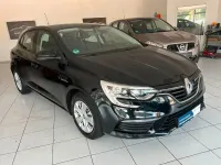 Gebraucht Renault Mégane Life 101 PS (74 kW) 2017 Schwarz Limousine