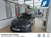 Gebraucht VW Golf VIII Life 131 PS (96 kW) 2023 Uranograu Limousine