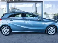 Gebraucht Mercedes A180 122 PS (89 kW) 2013 Blau Kleinwagen