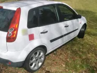Usata Ford Fiesta 69 CV (50 kW) 2006 Bianco Utilitaria