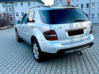 Gebraucht Mercedes ML320 224 PS (164 kW) 2007 Silber SUV