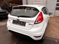 Gebraucht Ford Fiesta Celebration 101 PS (74 kW) 2017 Frozen white Kleinwagen