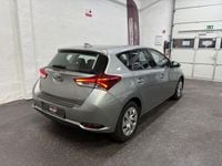 Gebraucht Toyota Auris Cool 99 PS (72 kW) 2015 Grau Limousine