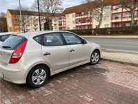 Gebraucht Hyundai i30 90 PS (66 kW) 2011 Grau Kleinwagen