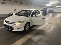 Gebraucht Hyundai i30 Edition 109 PS (80 kW) 2011 Weiß Limousine