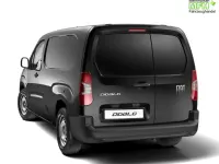 Neu Fiat Doblò 131 PS (96 kW) 2026 Cinema schwarz Van / Kleinbus