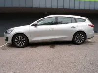 Gebraucht Ford Focus Titanium 120 PS (88 kW) 2022 Silber Limousine