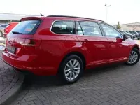 Gebraucht VW Passat Business 122 PS (89 kW) 2023 Rot Kombi