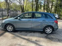 Gebraucht Mercedes B180 122 PS (89 kW) 2012 Blau Kleinwagen