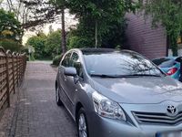 Gebraucht Toyota Verso 126 PS (92 kW) 2011 Silber Van / Kleinbus