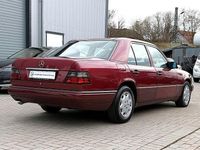 Gebraucht Mercedes E220 150 PS (110 kW) 1994 Rot Limousine