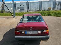 Gebraucht Mercedes E230 143 PS (105 kW) 1985 Rot Limousine