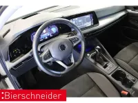Second-hand VW Golf VIII Life 131 CP (96 kW) 2023 Alb Berlinǎ