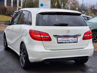 Gebraucht Mercedes B180 Night 122 PS (89 kW) 2012 Weiß Van / Kleinbus