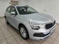 Usado Skoda Kamiq Selection 95 CV (69 kW) 2025 Plateado SUV