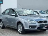Używany Ford Focus Ghia 101 KM (74 kW) 2005 Srebrny Sedan/Limuzyna