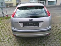 Gebraucht Ford Focus Trend 101 PS (74 kW) 2006 Silber Limousine