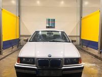 Gebraucht BMW 318 116 PS (85 kW) 1998 Silber Limousine