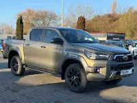 Neu Toyota HiLux 204 PS (150 kW) 2025 Gold Pickup