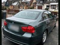 Gebraucht BMW 318 2009 Grau Limousine