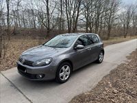 Gebraucht VW Golf VI Team 105 PS (77 kW) 2011 Grau Kleinwagen