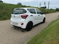 Usata Hyundai i10 67 CV (49 kW) 2016 Bianco Utilitaria