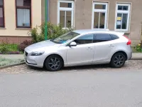 Usata Volvo V40 Momentum 150 CV (110 kW) 2016 Argento Berlina
