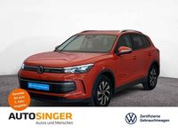 Gebraucht VW Tiguan Life 150 PS (110 kW) 2024 Persimmon red metallic SUV