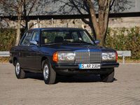 Gebraucht Mercedes E230 136 PS (100 kW) 1982 Grau Limousine