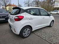 Gebraucht Hyundai i10 Select 67 PS (49 kW) 2020 Polar white / sol Kleinwagen