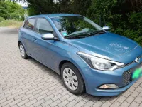 Gebraucht Hyundai i20 Pure 75 PS (55 kW) 2018 Blau Limousine