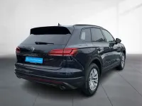 Second-hand VW Touareg Basis 231 CP (169 kW) 2022 Albastru SUV