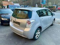 Gebraucht Toyota Verso Life 147 PS (108 kW) 2009 Silber Van / Kleinbus