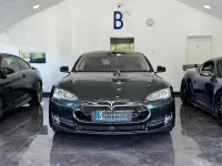 Usado Tesla Model S 284 kW (387 CV) 2015 Verde Utilitario