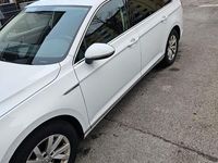 Gebraucht VW Passat Comfortline 190 PS (139 kW) 2018 Weiß Kombi