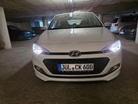 Gebraucht Hyundai i20 Classic 75 PS (55 kW) 2017 Weiß Limousine