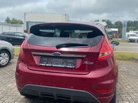 Gebraucht Ford Fiesta Ambiente 75 PS (55 kW) 2009 Rot Kleinwagen