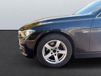 Gebraucht BMW 318 143 PS (105 kW) 2013 Schwarz Limousine