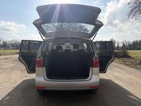 Gebraucht VW Touran 105 PS (77 kW) 2012 Silver leaf metallic Van / Kleinbus